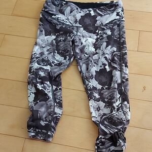 Tuff Athletics ruched leg Capri sz. XS